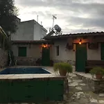To Spiti Sto Xorko * Lythrodhondas