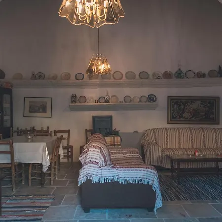 To Spiti Sto Xorko * Lythrodhondas