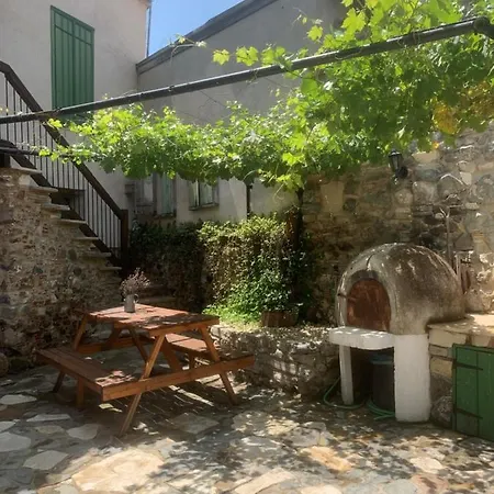 To Spiti Sto Xorko *