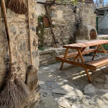 To Spiti Sto Xorko *