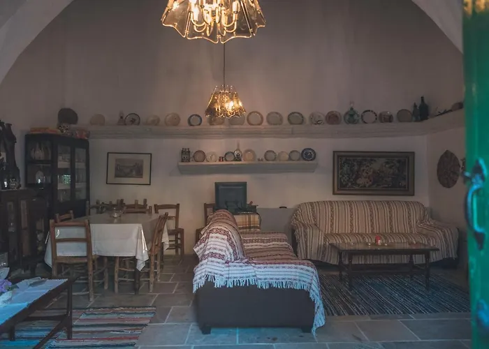 To Spiti Sto Xorko * Lythrodhondas