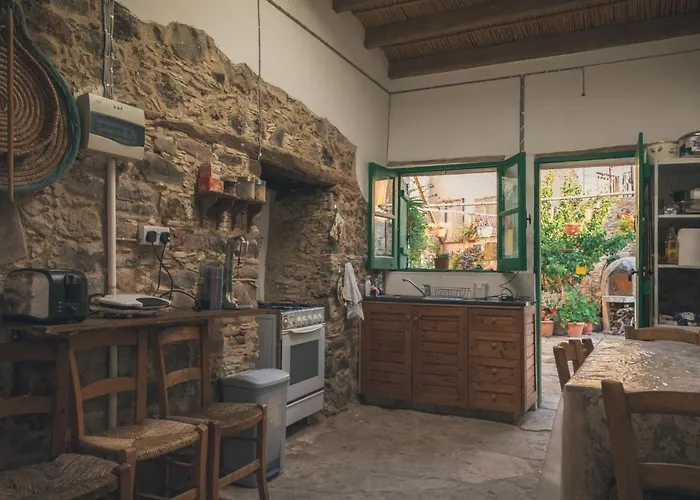 To Spiti Sto Xorko * Lythrodhondas